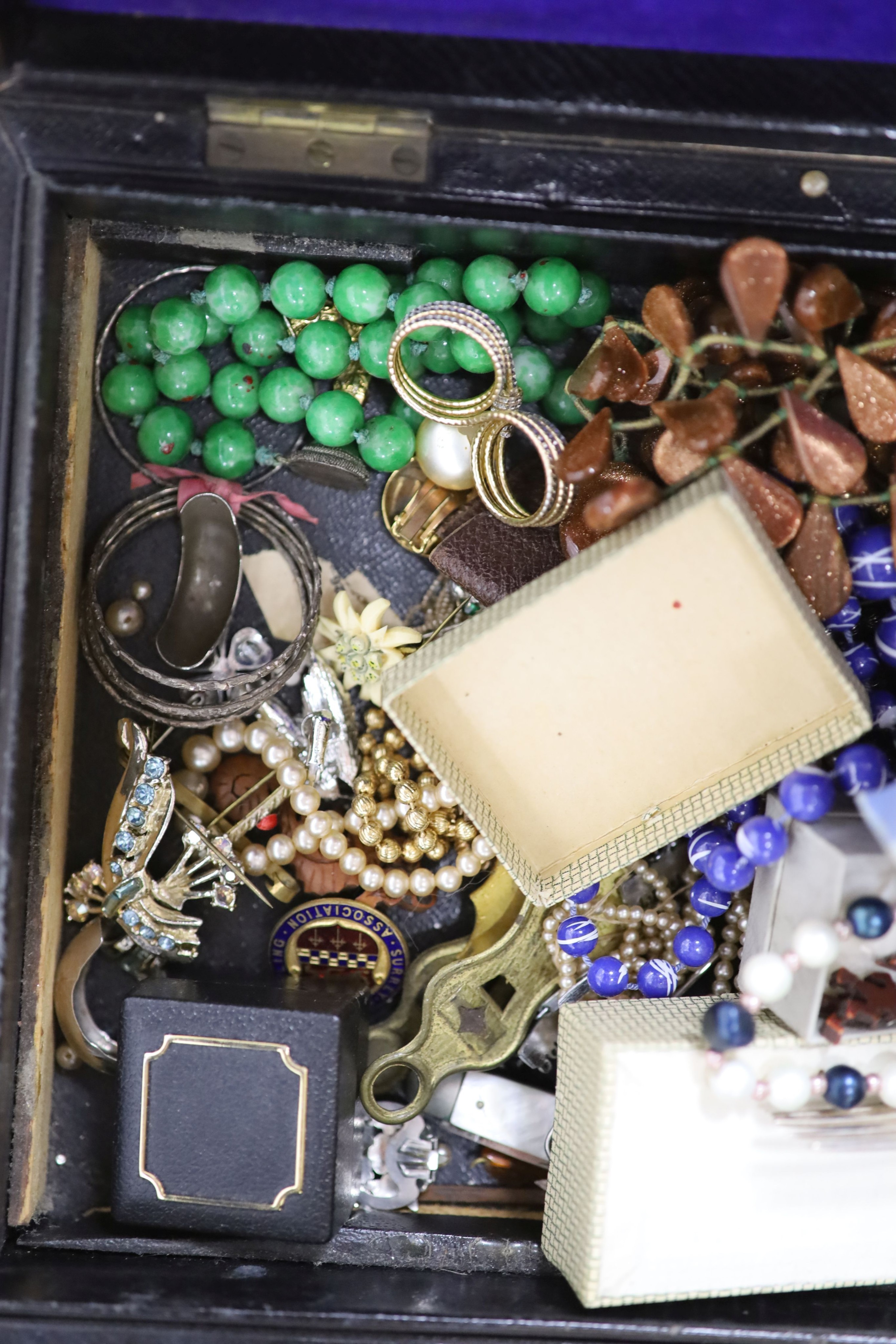 A quantity of assorted costume jewellery including a faux amber necklace etc.